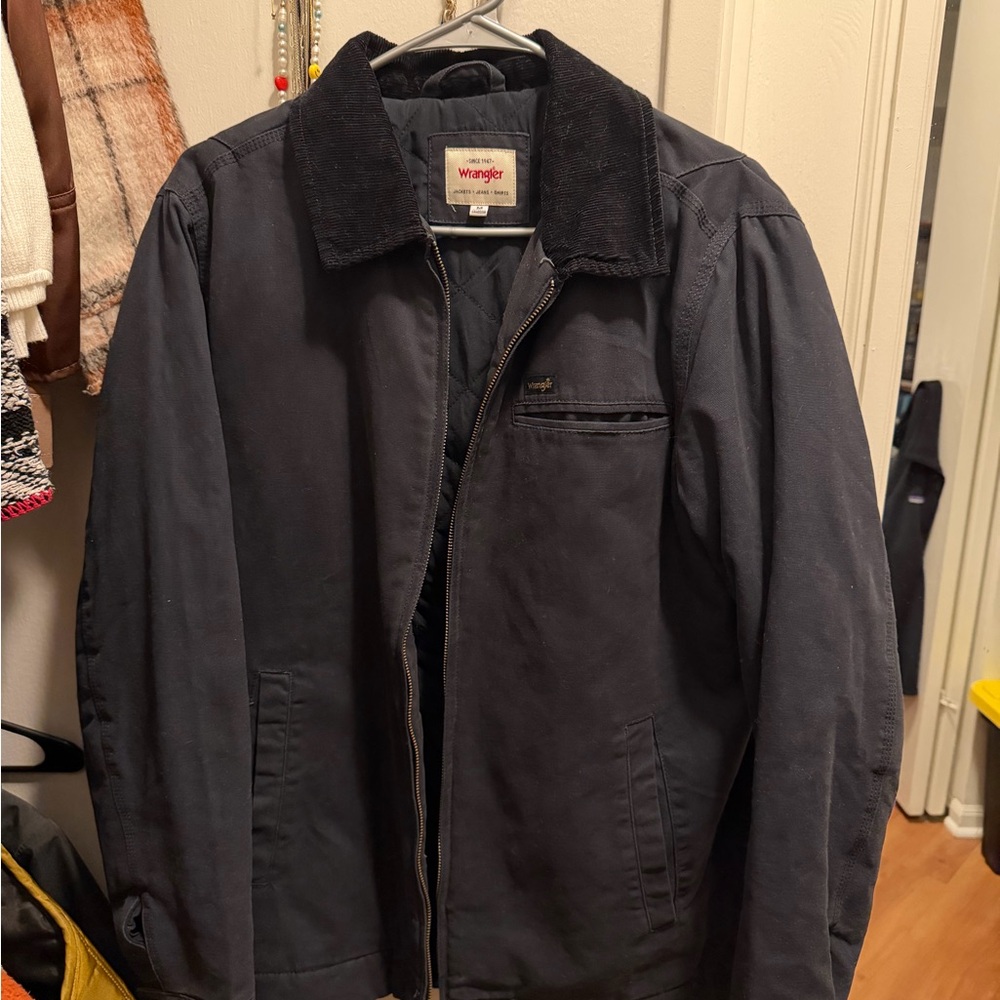 Wrangler Men's Dark Gray/Navy Canvas Workwear Jacket with Deep Navy/Black Collar